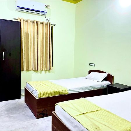 Hotel Manokamna بود جايا المظهر الخارجي الصورة