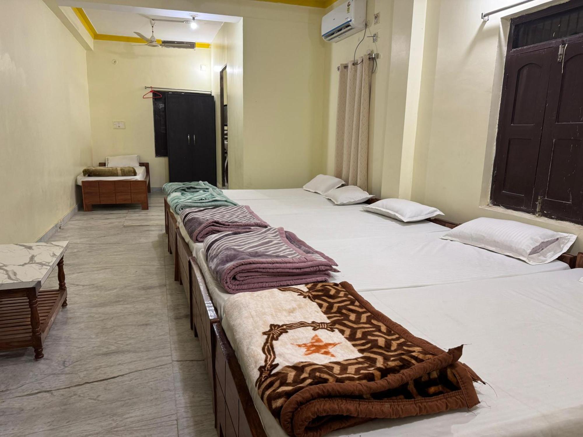 Hotel Manokamna بود جايا المظهر الخارجي الصورة